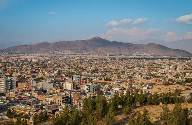 کابل از بالا، با کوه‌ها در افق