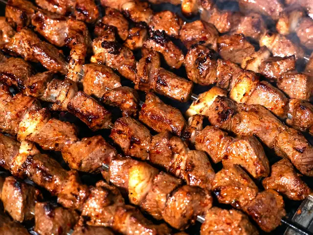کباب روی منقل ذغال